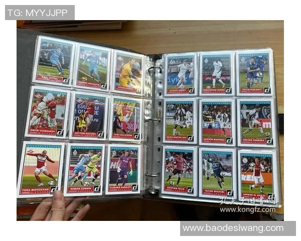 足球球星卡创意挂件 收藏与随身展示完美结合